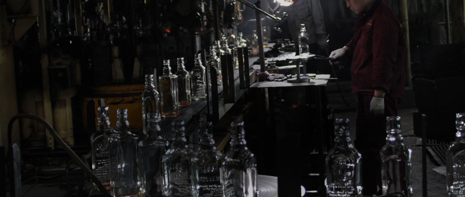 UNA GRAN SELECCIÓN DE BOTELLAS DE VIDRIO