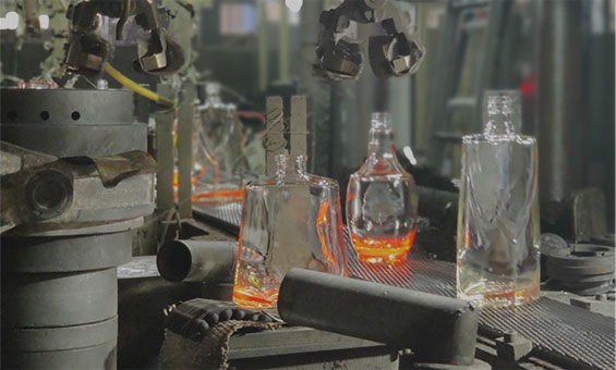 ¿Son las botellas de vidrio de 700ml más caras que las botellas de 750ml?