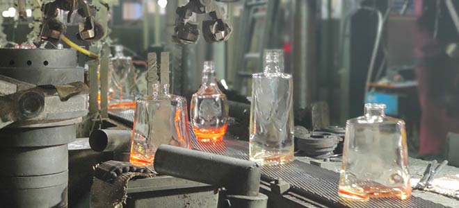 ¿Son las botellas de vidrio de 700ml más caras que las botellas de 750ml?