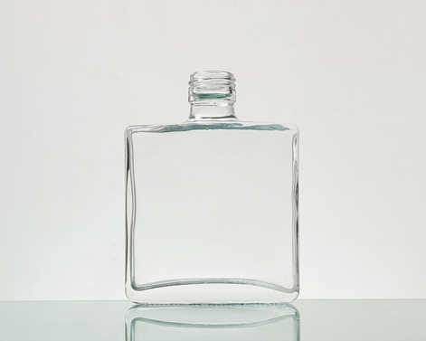 Botella de vodka de vidrio Flint blanco extra de forma única de 150ml